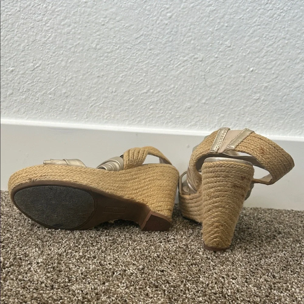 ‼️free w/purchase‼️Wicker Braided Gold Wedge Sandals